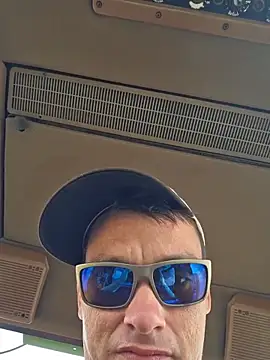 Snapshot of twistafatpipe chatting on October 2025 07:05:01 PM twistafatpipe online show from October 2025 07:05:01 PM