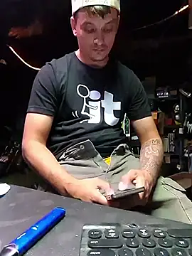 Snapshot of twistafatpipe chatting on October 2025 09:48:01 PM twistafatpipe online show from October 2025 09:48:01 PM