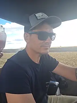 Snapshot of twistafatpipe chatting on October 2025 06:52:01 PM twistafatpipe online show from October 2025 06:52:01 PM