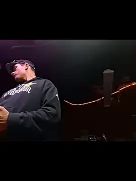 Snapshot of twistafatpipe chatting on October 2025 09:21:02 PM twistafatpipe online show from October 2025 09:21:02 PM