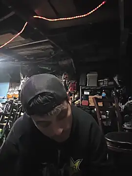 Snapshot of twistafatpipe chatting on November 2025 06:29:01 PM twistafatpipe online show from November 2025 06:29:01 PM