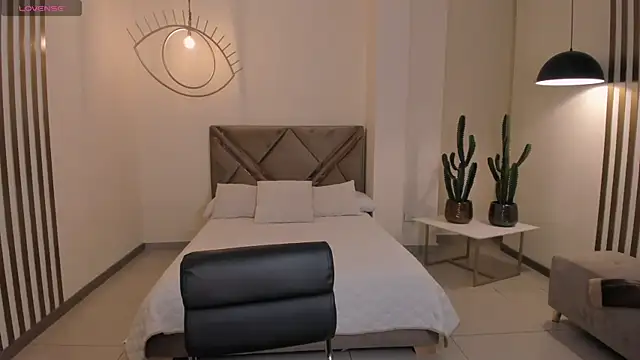 NovaSpencer online show from November 2025 08:29:02 PM