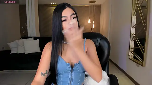 Snapshot of NataliaGaret chatting on October 2025 03:48:01 AM NataliaGaret online show from October 2025 03:48:01 AM