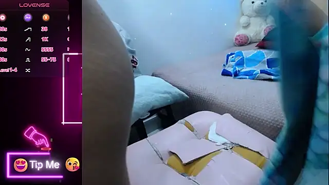 Snapshot of Papi_Mami_Live chatting on September 2025 01:43:01 AM Papi Mami Live online show from September 2025 01:43:01 AM