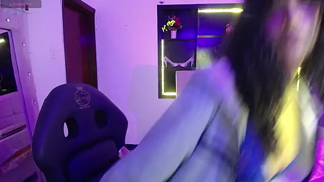 Snapshot of emiily_smith1 chatting on October 2025 07:32:02 PM emiily smith1 online show from October 2025 07:32:02 PM