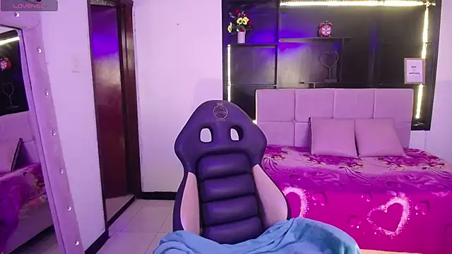 Snapshot of emiily_smith1 chatting on October 2025 07:55:02 PM emiily smith1 online show from October 2025 07:55:02 PM