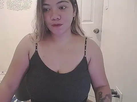 briannalove222 online show from September 2025 01:33:02 AM