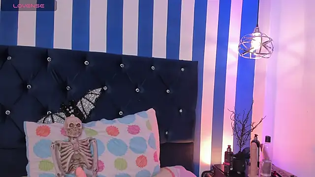 valeria rouse28 online show from October 2025 05:36:01 PM