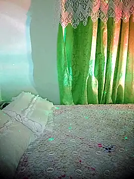 Linda Saenz  online show from November 2025 03:49:02 AM