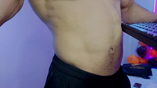 Snapshot of DylanGuss chatting on November 2025 07:47:01 PM DylanGuss online show from November 2025 07:47:01 PM