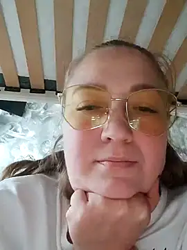 Kiss Eva online show from November 2025 01:35:02 PM