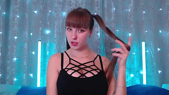Snapshot of Leonaalove chatting on September 2025 10:32:02 PM Leonaalove online show from September 2025 10:32:02 PM