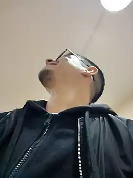 Snapshot of Juann-cock chatting on November 2025 05:01:02 PM Juann-cock online show from November 2025 05:01:02 PM