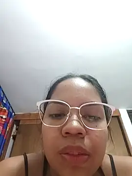 Snapshot of CloeeHills_ chatting on September 2025 12:32:02 AM CloeeHills online show from September 2025 12:32:02 AM