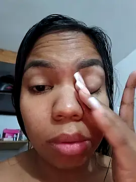 Snapshot of CloeeHills_ chatting on September 2025 12:28:02 PM CloeeHills online show from September 2025 12:28:02 PM