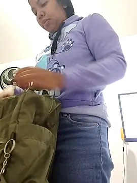 Snapshot of CloeeHills_ chatting on September 2025 10:40:02 AM CloeeHills online show from September 2025 10:40:02 AM