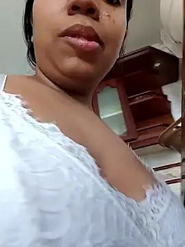 Snapshot of CloeeHills_ chatting on October 2025 05:21:01 PM CloeeHills online show from October 2025 05:21:01 PM