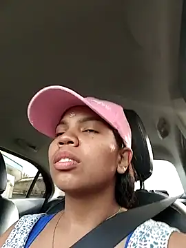 Snapshot of CloeeHills_ chatting on November 2025 12:01:02 AM CloeeHills online show from November 2025 12:01:02 AM