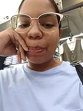 Snapshot of CloeeHills_ chatting on November 2025 04:20:01 PM CloeeHills online show from November 2025 04:20:01 PM