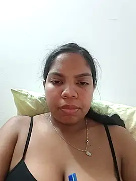 Snapshot of CloeeHills_ chatting on November 2025 03:39:01 AM CloeeHills online show from November 2025 03:39:01 AM