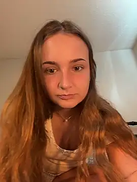 MadilynX777 online show from October 2025 06:18:01 PM