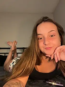 MadilynX777 online show from November 2025 11:04:02 PM