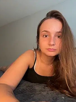 MadilynX777 online show from November 2025 09:48:01 PM