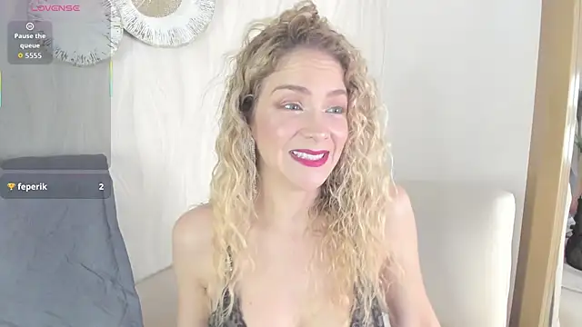 Velora   online show from November 2025 03:41:01 AM