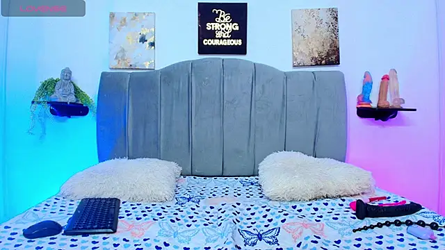 Maddy Esther online show from November 2025 07:34:01 PM