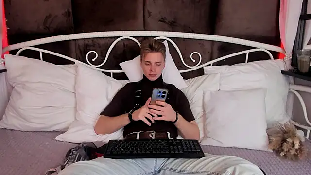 LawrenceMiles online show from October 2025 10:47:01 AM