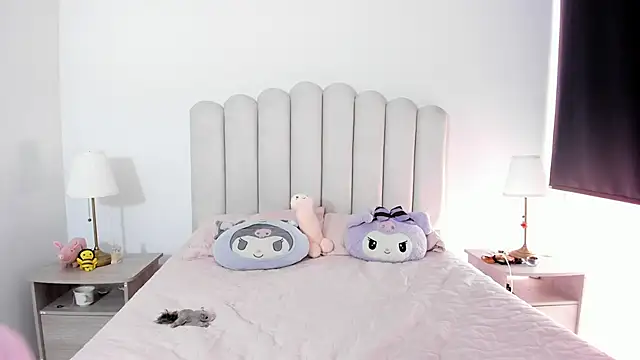 Snapshot of SofieBunnie chatting on October 2025 04:05:02 PM SofieBunnie online show from October 2025 04:05:02 PM