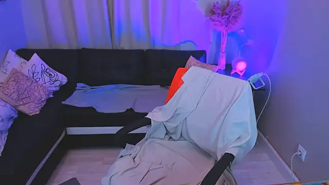 Snapshot of Mia_meowXkiss chatting on October 2025 03:52:01 PM Mia meowXkiss online show from October 2025 03:52:01 PM