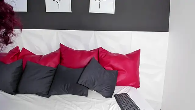 mae lyra online show from September 2025 12:48:02 AM