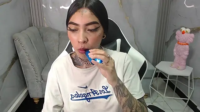 Ashley Blum v online show from October 2025 08:06:02 PM