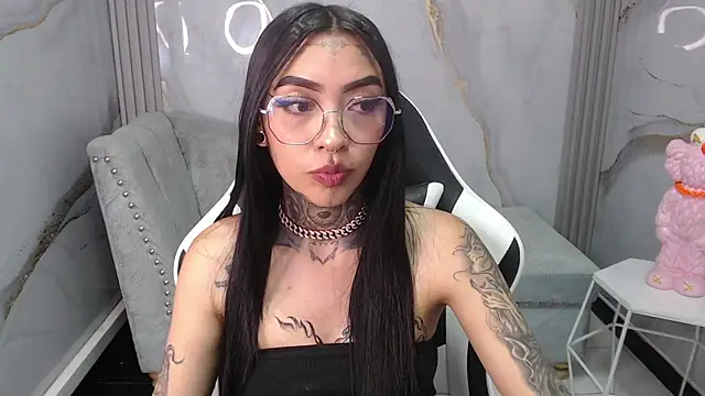 Ashley Blum v online show from October 2025 08:08:01 PM