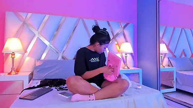 JadeeKhan online show from October 2025 09:01:01 PM