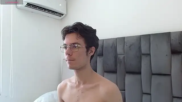 Snapshot of VIKTORNOIR chatting on September 2025 03:39:01 PM VIKTORNOIR online show from September 2025 03:39:01 PM