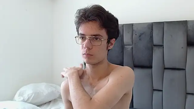 Snapshot of VIKTORNOIR chatting on October 2025 03:41:01 PM VIKTORNOIR online show from October 2025 03:41:01 PM