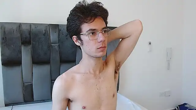 Snapshot of VIKTORNOIR chatting on October 2025 12:35:02 PM VIKTORNOIR online show from October 2025 12:35:02 PM