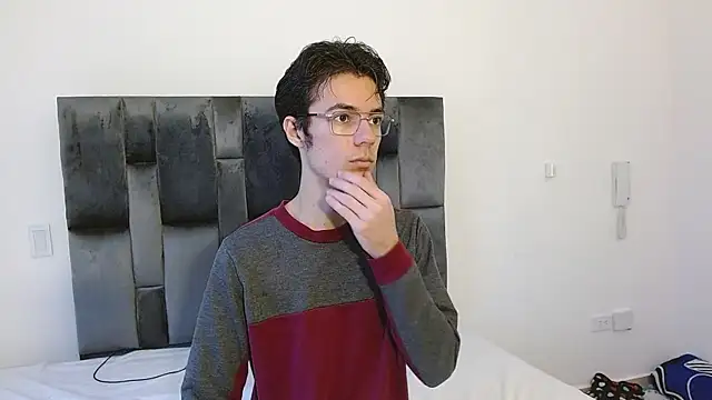 Snapshot of VIKTORNOIR chatting on October 2025 12:15:01 PM VIKTORNOIR online show from October 2025 12:15:01 PM