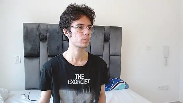 Snapshot of VIKTORNOIR chatting on October 2025 04:24:02 PM VIKTORNOIR online show from October 2025 04:24:02 PM