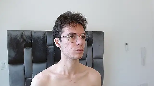 Snapshot of VIKTORNOIR chatting on October 2025 03:57:02 PM VIKTORNOIR online show from October 2025 03:57:02 PM