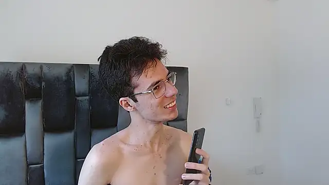 Snapshot of VIKTORNOIR chatting on November 2025 07:49:02 PM VIKTORNOIR online show from November 2025 07:49:02 PM