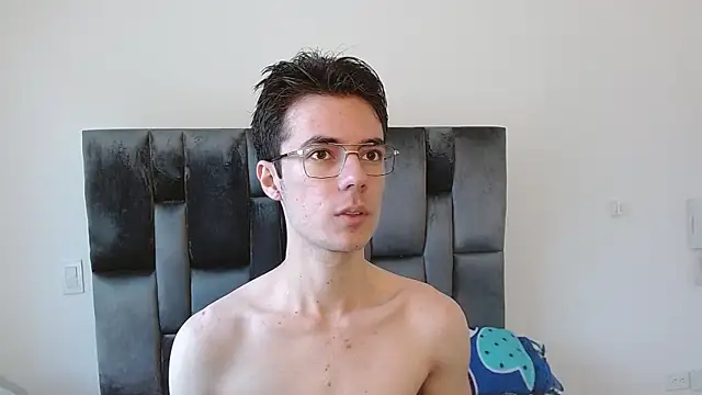 Snapshot of VIKTORNOIR chatting on November 2025 01:32:01 PM VIKTORNOIR online show from November 2025 01:32:01 PM