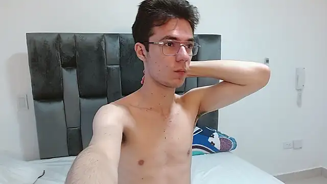 Snapshot of VIKTORNOIR chatting on November 2025 11:32:01 AM VIKTORNOIR online show from November 2025 11:32:01 AM