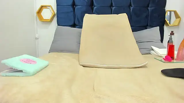 Snapshot of candy_big_tits18 chatting on September 2025 12:14:01 AM candy big tits18 online show from September 2025 12:14:01 AM