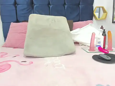 Snapshot of candy_big_tits18 chatting on October 2025 12:00:01 AM candy big tits18 online show from October 2025 12:00:01 AM