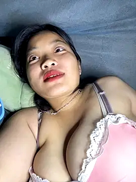 Snapshot of Lyrasss chatting on October 2025 04:53:01 AM Lyrasss online show from October 2025 04:53:01 AM