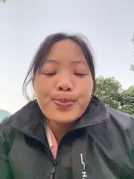 Snapshot of Lyrasss chatting on November 2025 10:34:02 AM Lyrasss online show from November 2025 10:34:02 AM