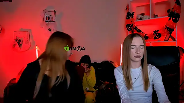 lizzie boom online show from October 2025 07:25:02 PM